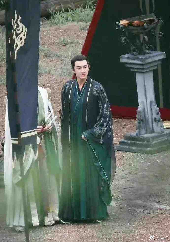 《与凤行》路透图曝光,林更新素衣发鬓,帅裂三界的上古神君是也休闲区蓝鸢梦想 - Www.slyday.coM 《与凤行》路透图曝光,林更新素衣发鬓,帅裂三界的上古神君是也休闲区蓝鸢梦想 - Www.slyday.coM