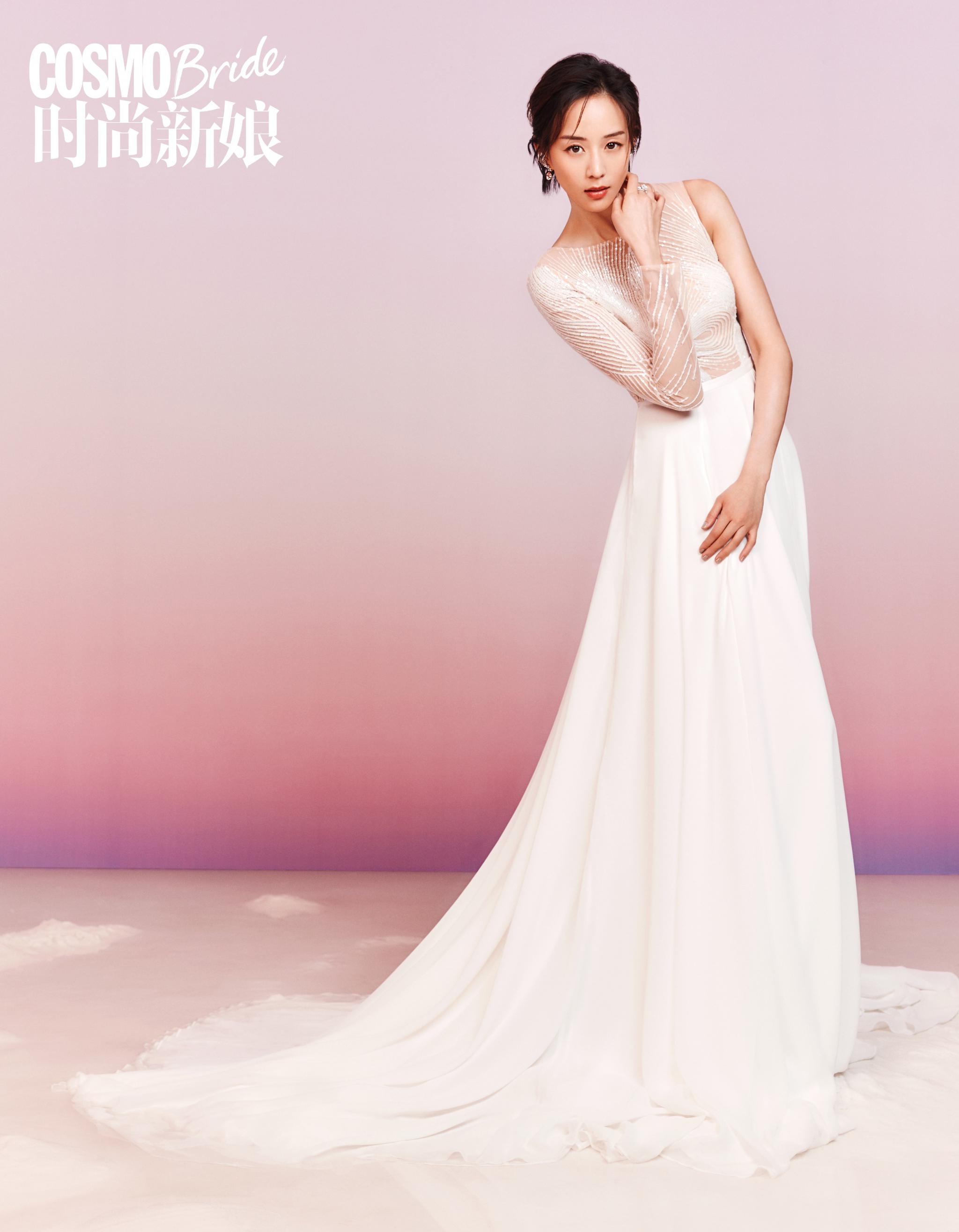 for时尚新娘封面大片曝光,以多套造型出镜