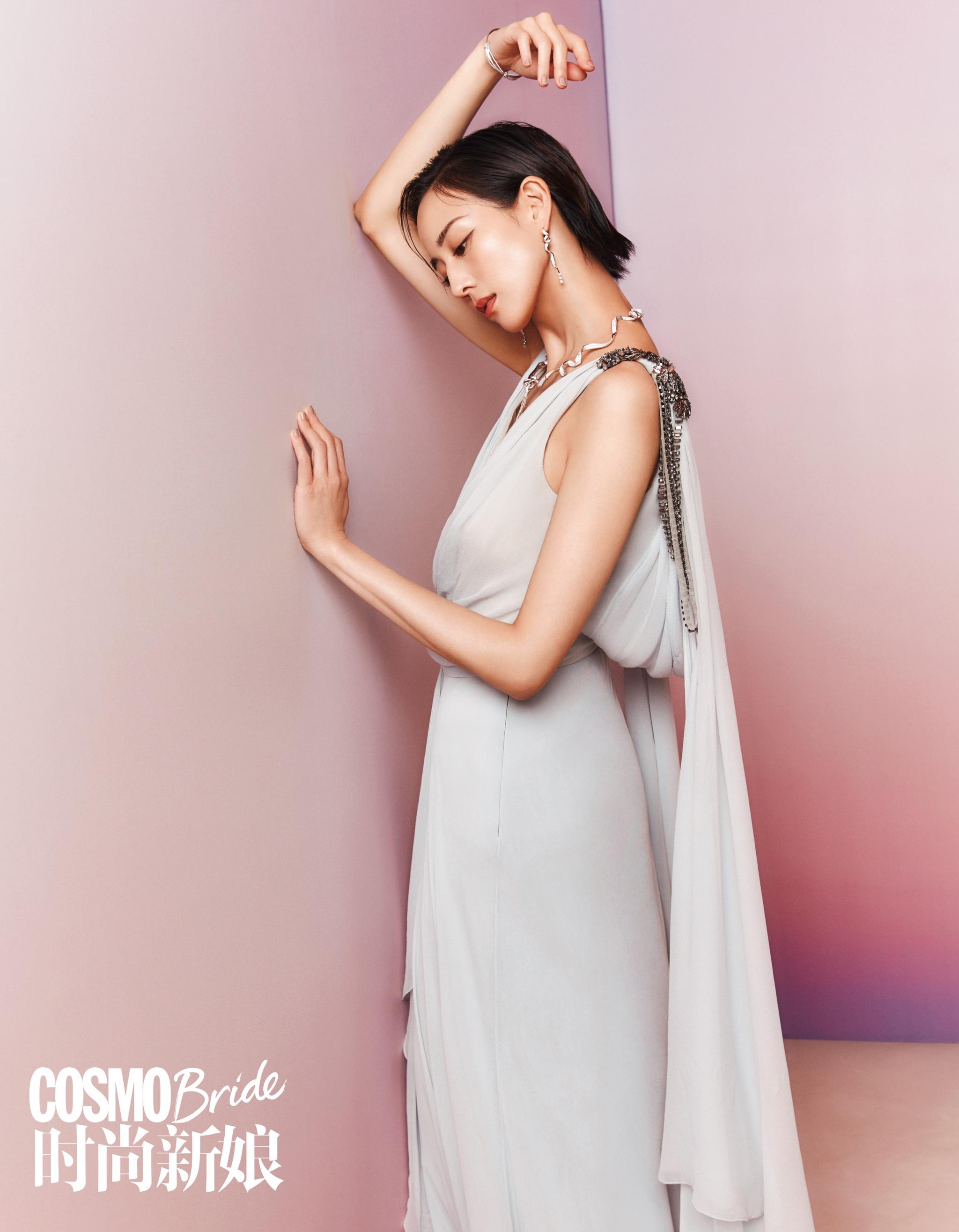 for时尚新娘封面大片曝光,以多套造型出镜