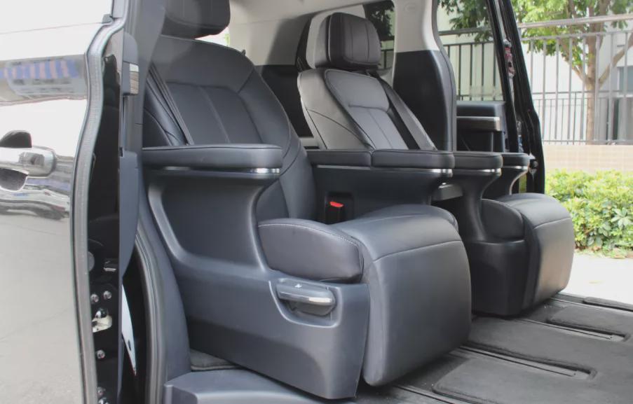 黑马与新秀之争：比亚迪宋MAX DM-i与传祺M8如何抉择？