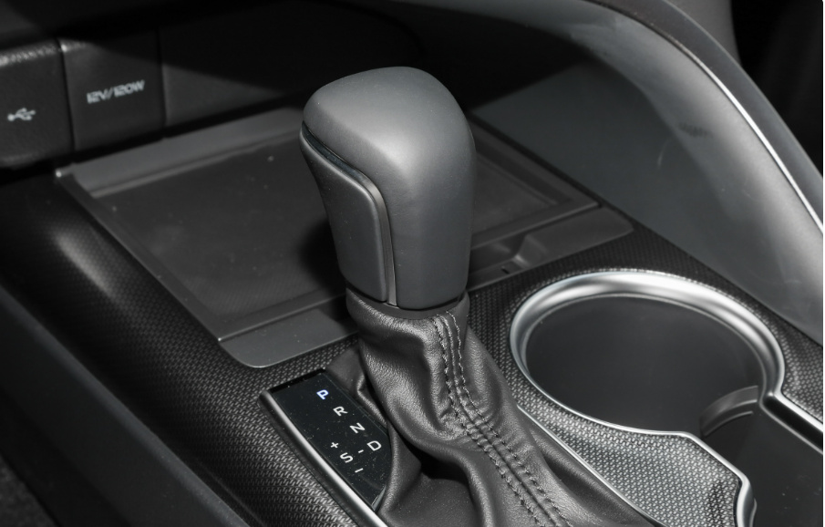 20万预算买车，新蒙迪欧对比凯美瑞谁值