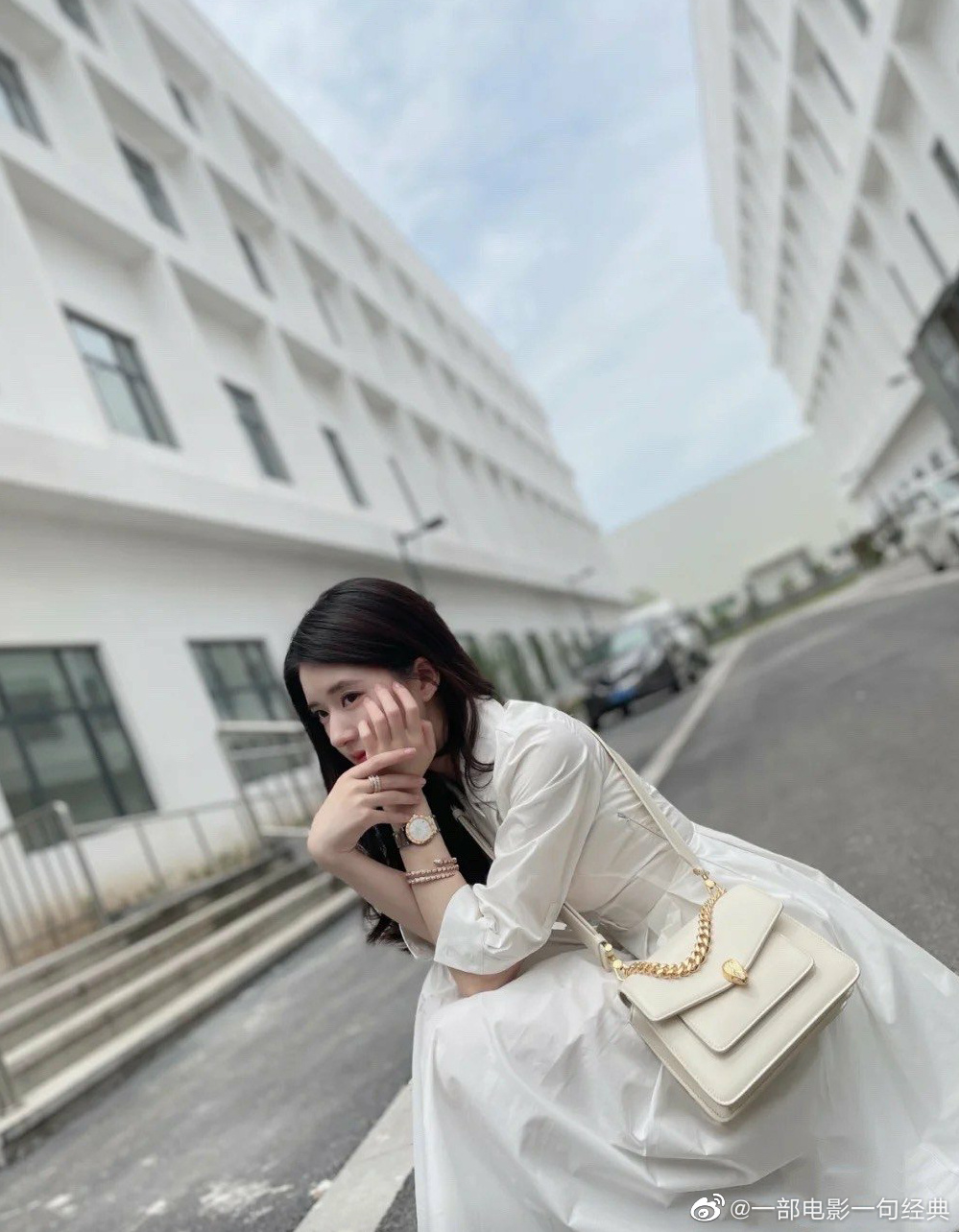 近日,赵露思更新了个人九宫格plog,记录了个人的生活日常