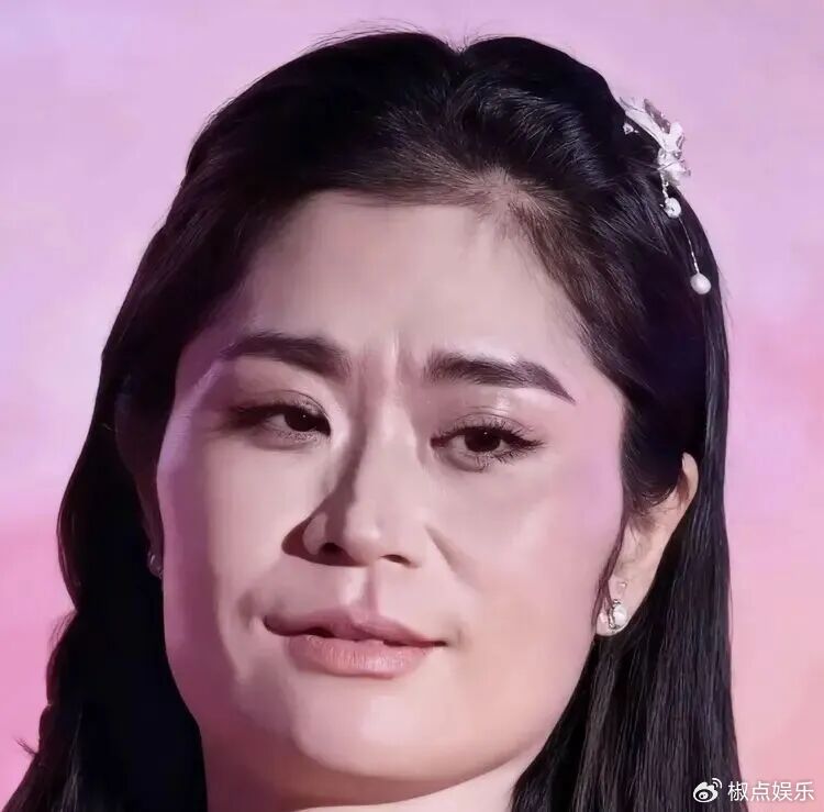 丑出新高度!辽宁选美冠军遭群嘲。网友:大脸盘子像宋晓峰他姐