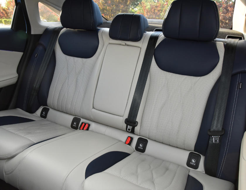 奇瑞艾瑞泽8对比长安UNI-V谁实用性更高？