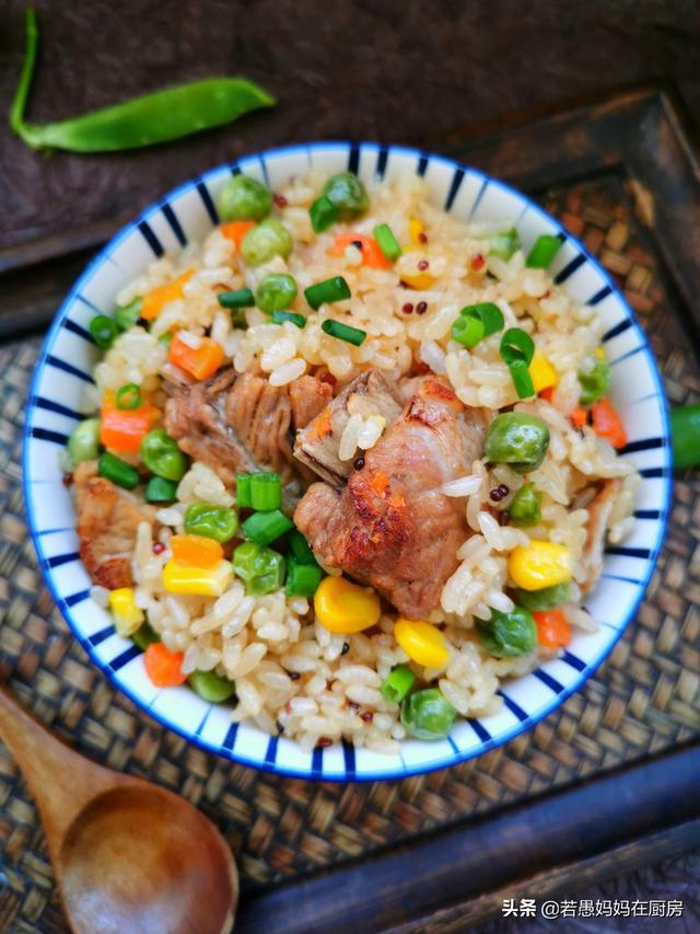 排骨焖饭这样做才好吃!米饭颗粒分明,肉香入味,饭菜一锅出