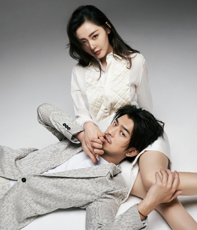 张天爱陈柏霖合体时尚杂志封面写真