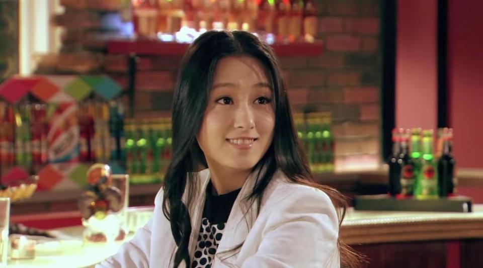 二人举止亲密,女方身份公开曾出演《爱情公寓》|艾佳妮|王彦霖|李一桐