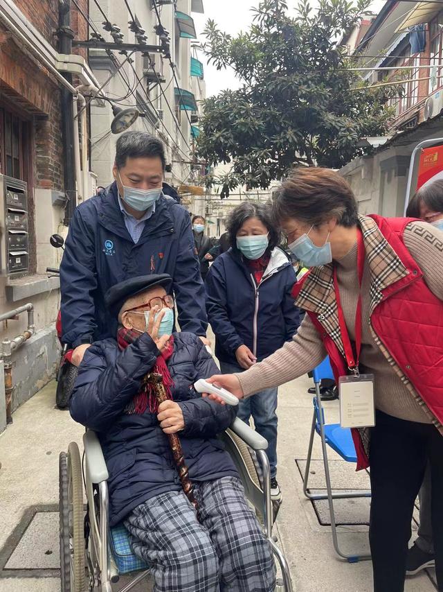 百岁老人行使选举权：我这一票要投给最信得过的代表休闲区蓝鸢梦想 - Www.slyday.coM