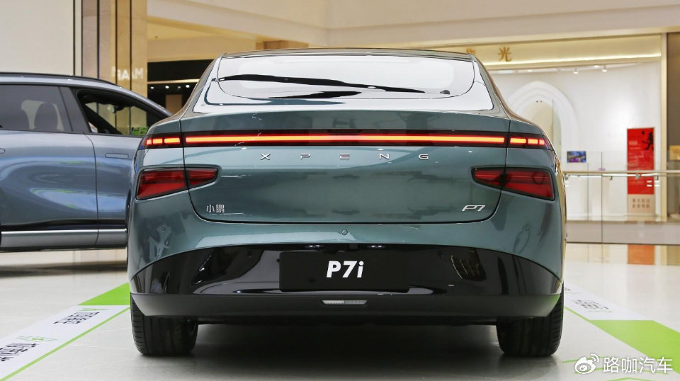 换小电池最高降3万,小鹏p7i新车性能不打折,25万内最值?-新浪汽车