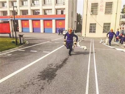 研究生读了一半 杭州95后小伙休学成为消防员休闲区蓝鸢梦想 - Www.slyday.coM