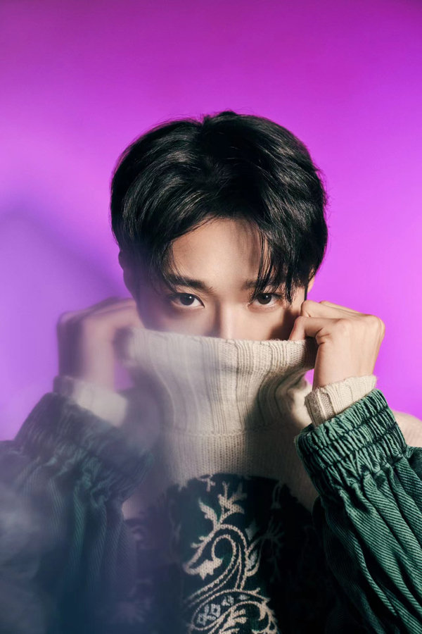 赖冠霖最新封面大片释出 光影变幻肆意生长休闲区蓝鸢梦想 - Www.slyday.coM