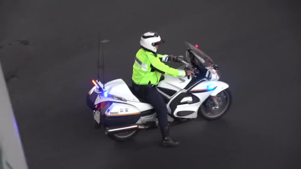 4k上海黄浦本田st1300警用摩托code2出动