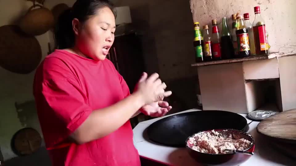大洋私房钱藏在哪竟被胖妹发现了上街买2斤肉这下有口福喽