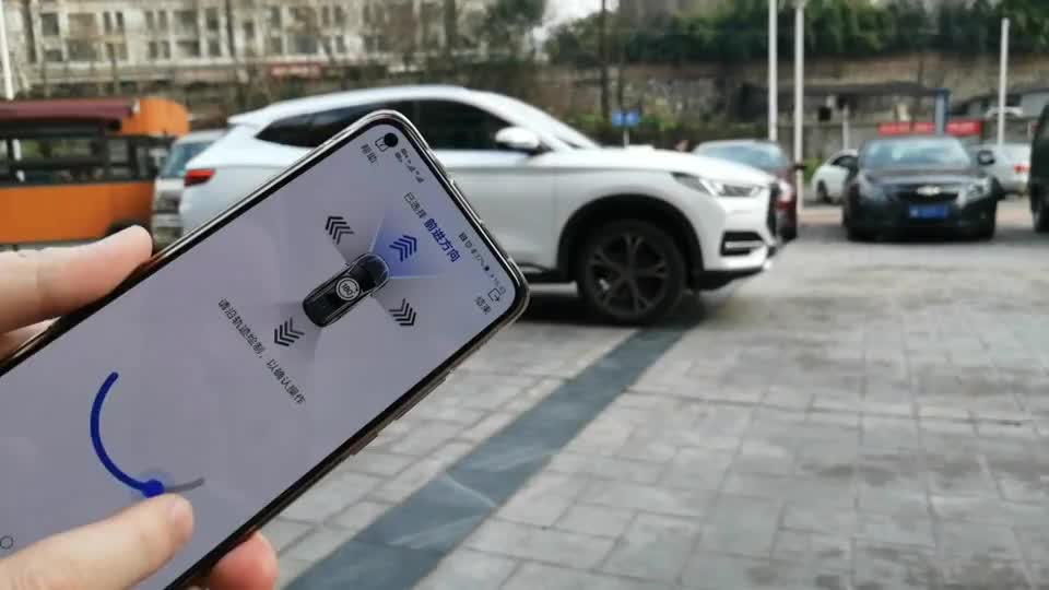 全球唯一能蓝牙遥控汽车的比亚迪再次测试比亚迪宋plus遥控驾驶