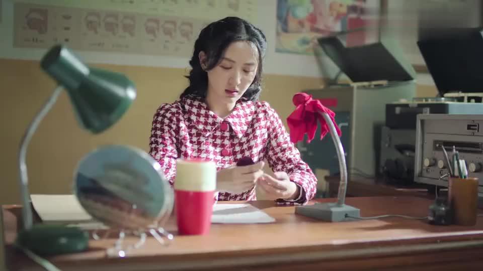 奔腾年代:白曼宁想起过去往事,一人大哭起来,看得真