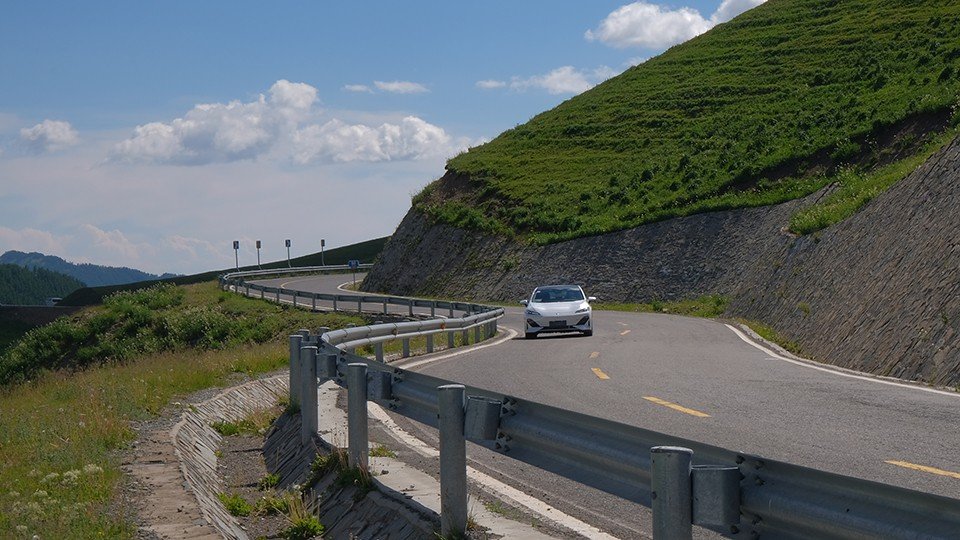 长安深蓝SL03:开新能源车跑新疆,300km之后我要聊这些 长安深蓝SL03:开新能源车跑新疆,300km之后我要聊这些