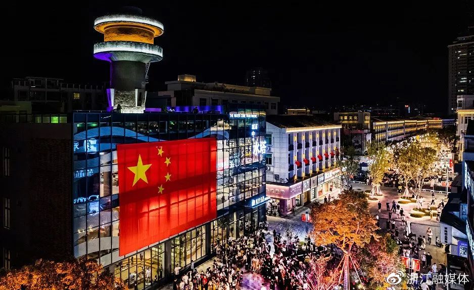 今天是你的生日，我的中国！龙港市主题快闪迎国庆休闲区蓝鸢梦想 - Www.slyday.coM