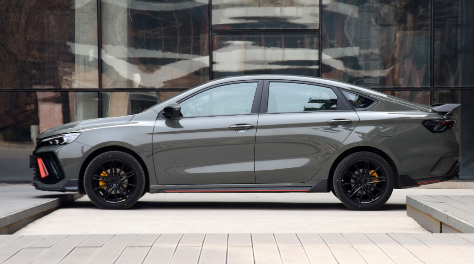 兼顾实用与运动，吉利缤瑞COOL对比奇瑞艾瑞泽8