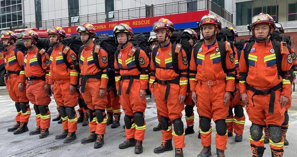 众星为泸定地震祈福，丁真 戚薇发文，四川消防已赶往泸定县救援休闲区蓝鸢梦想 - Www.slyday.coM