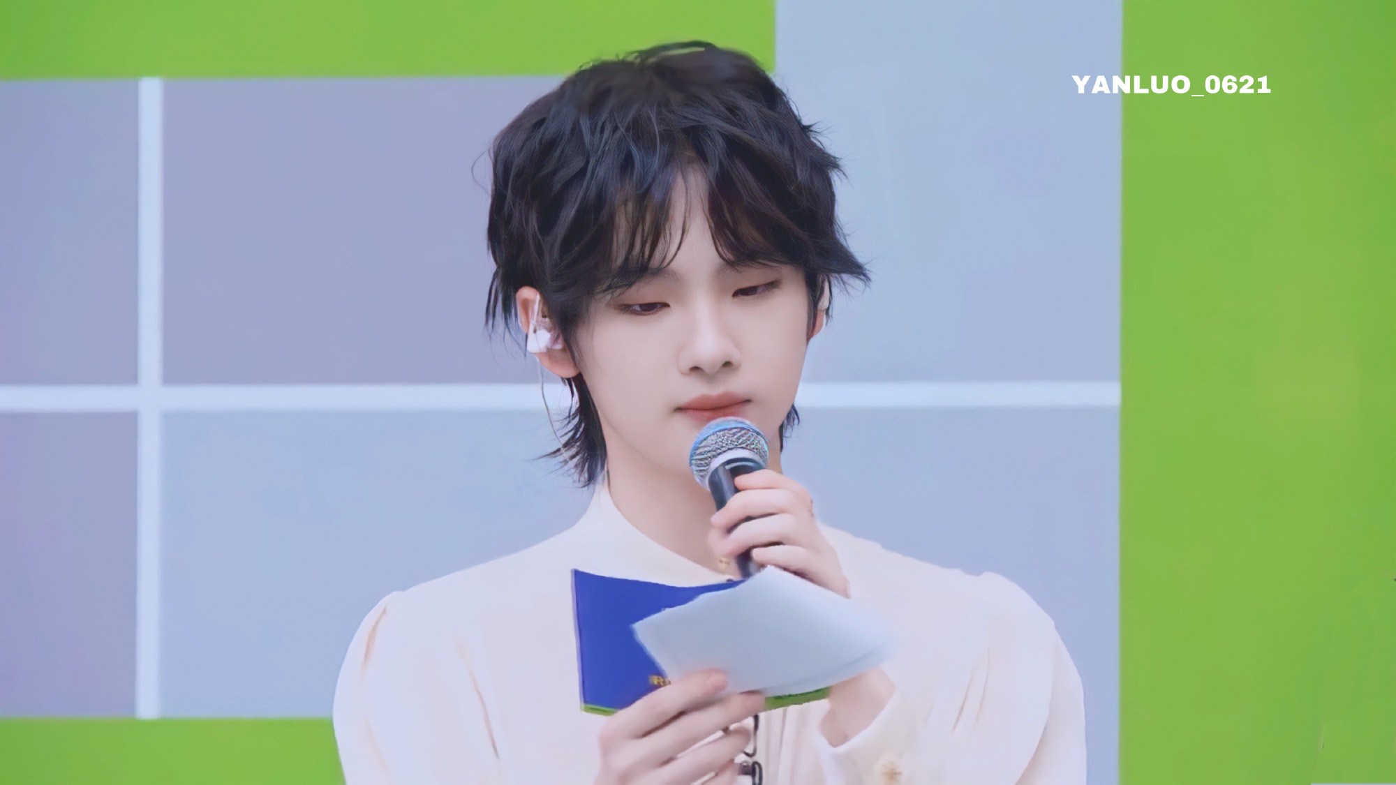 1 / 3 周震南创造营这个小卷毛造型真的好可爱呀