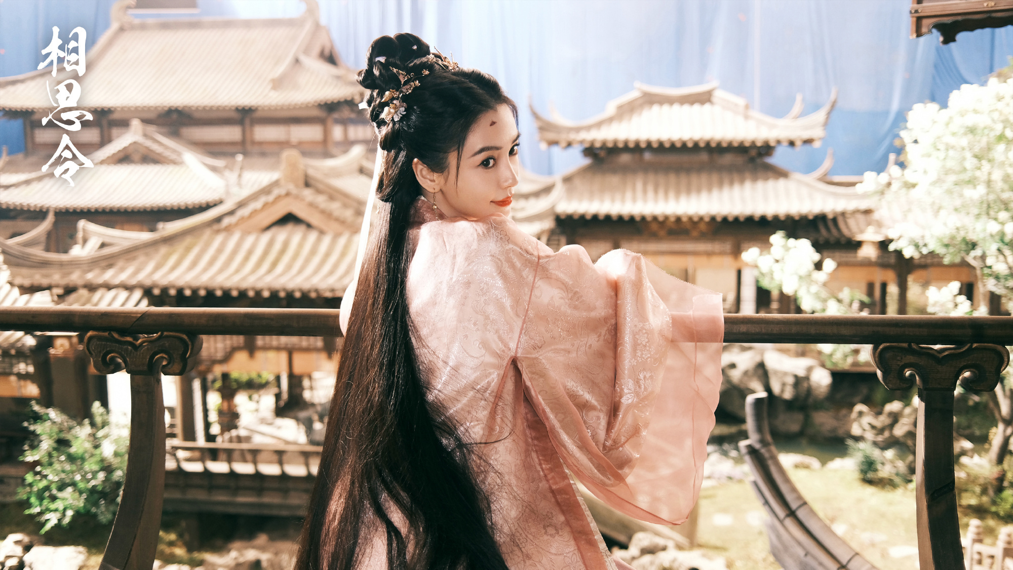 杨颖《相思令》片场随手拍的大片……