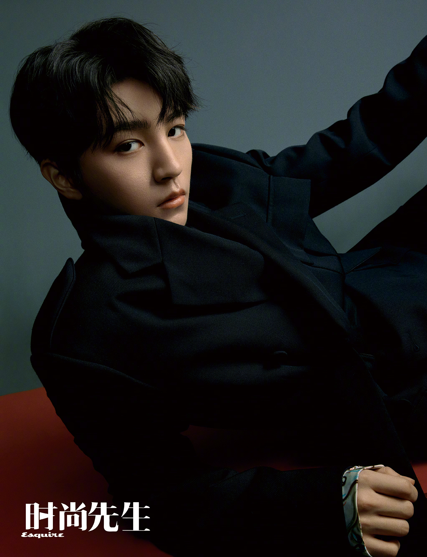 王俊凯《时尚先生》6月刊封面释出