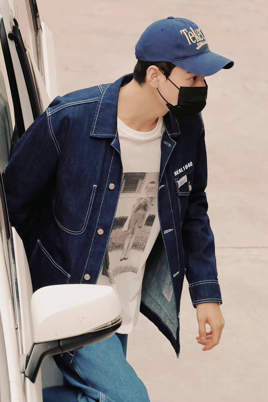 龚俊《狐妖小红娘》今日上班饭拍图 牛仔衣棒球帽……_高清图集_新浪