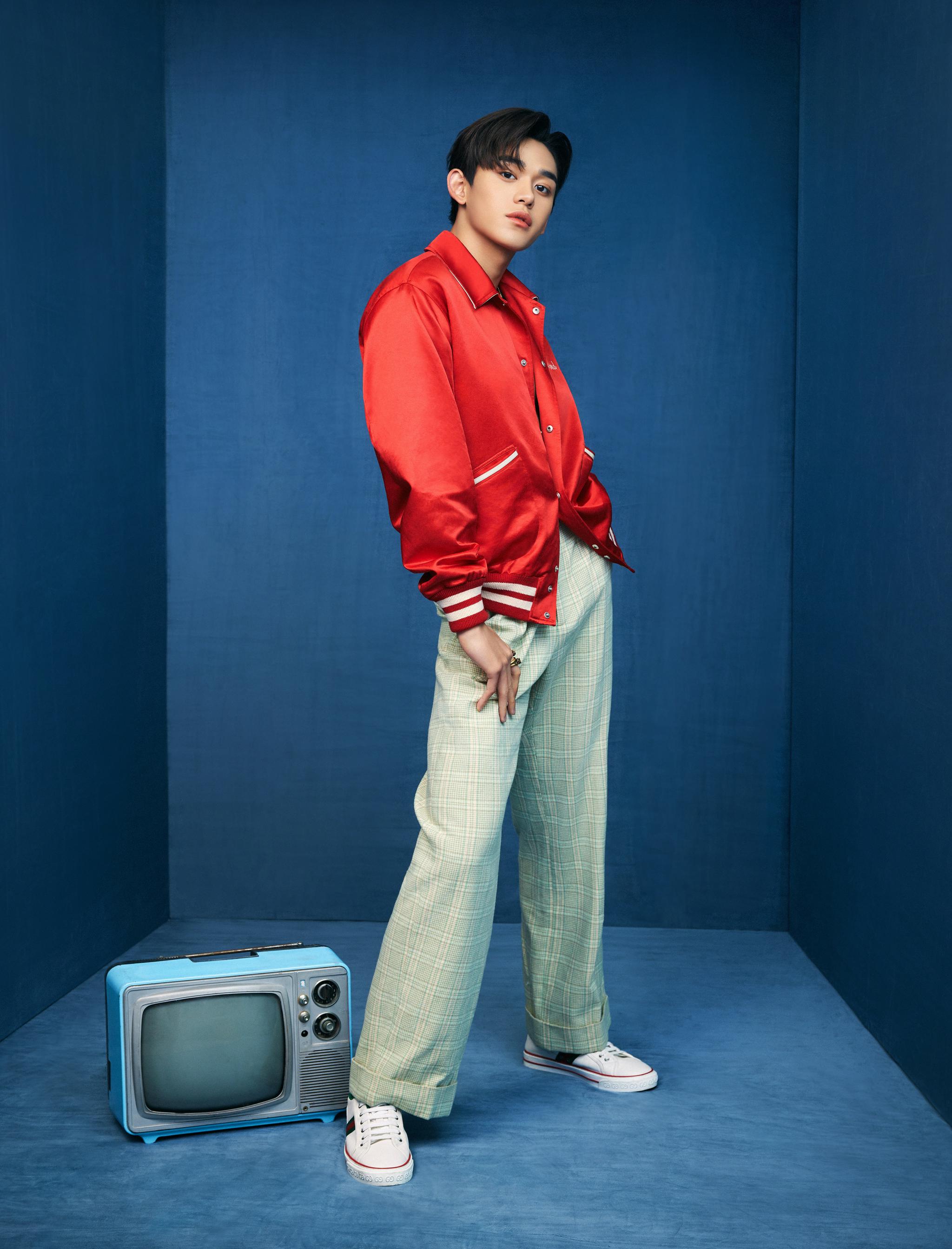 x gucci七夕情人节系列,红色飞行夹克搭配格子阔腿长裤……|黄旭熙