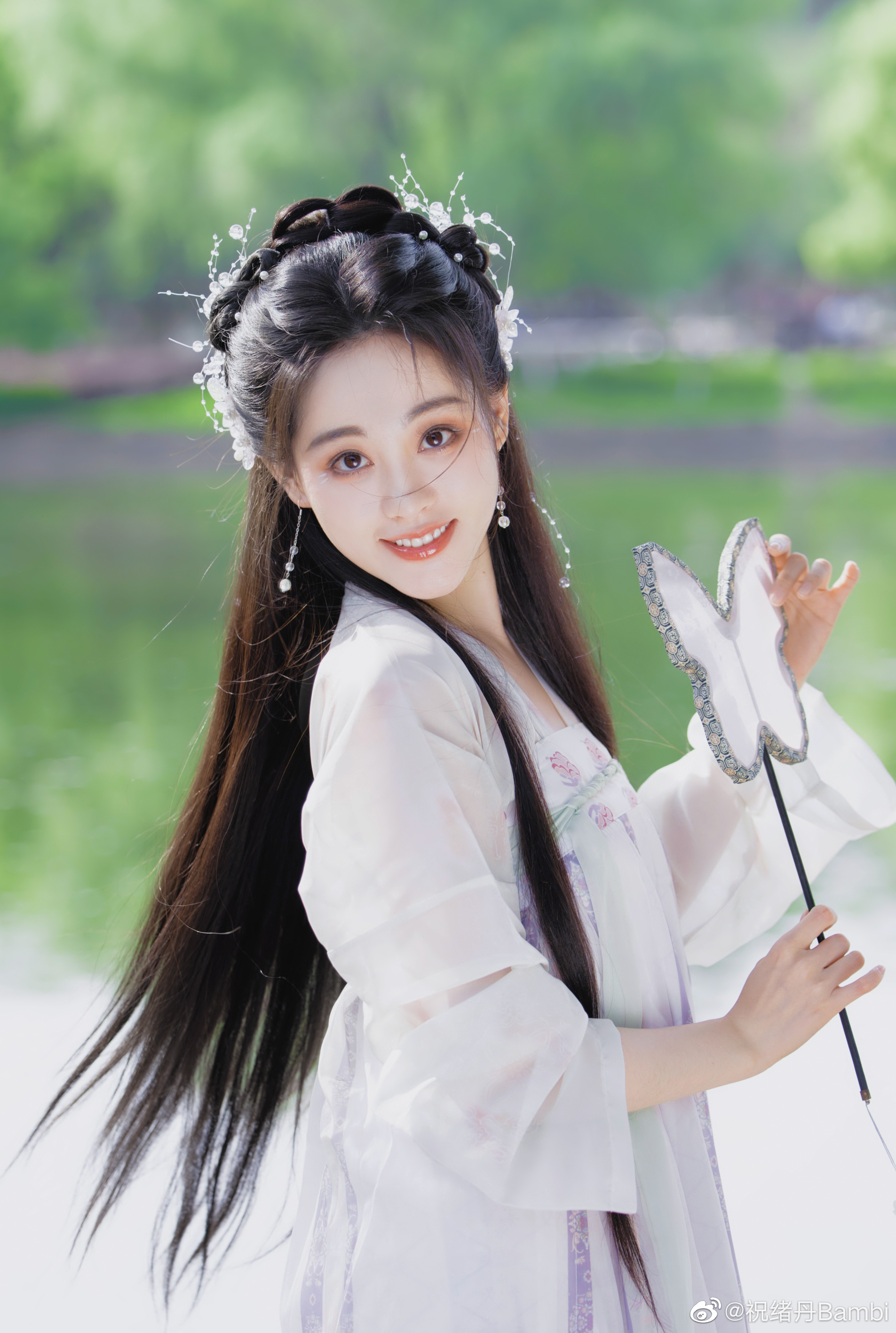 祝绪丹湖边执扇古风大片9615 好优雅的紫衣仙子,翩翩动人_高清