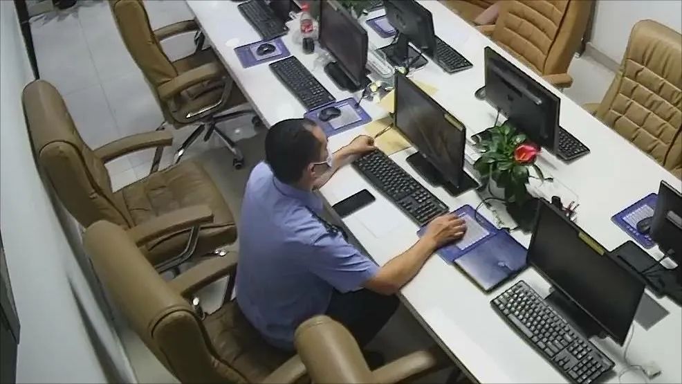 离家6年的老人踏上回家路，临行前一定要做这件事……休闲区蓝鸢梦想 - Www.slyday.coM