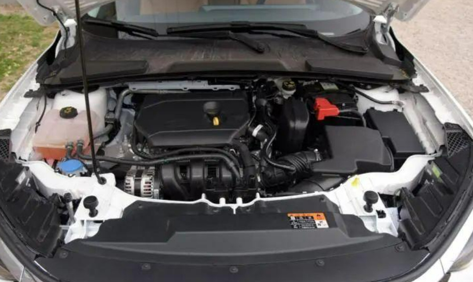 年轻上班族怎么选车？现代伊兰特对比福特福睿斯