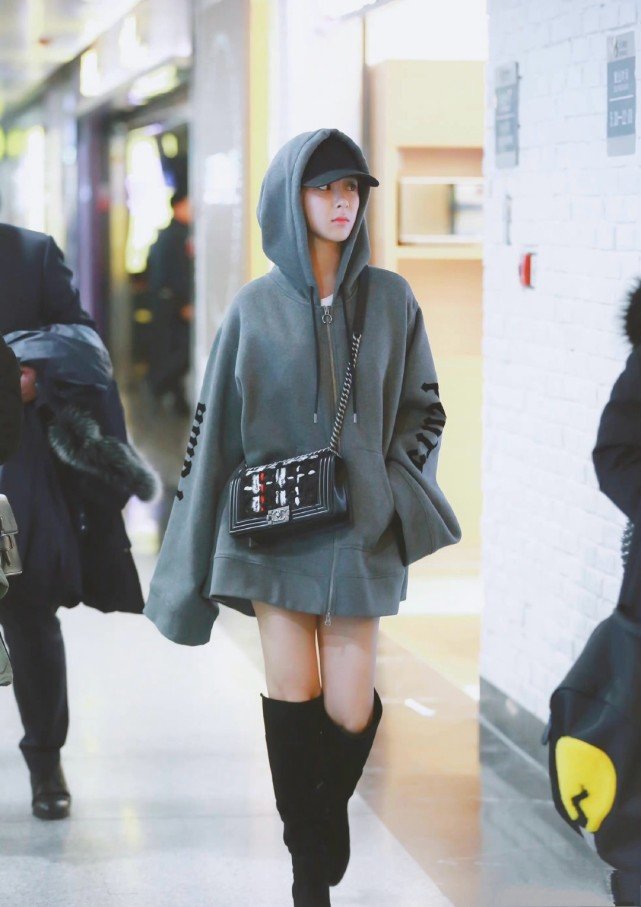 杨紫的反差萌让人大开眼界，甜糯软萌又减龄，别再说她是女汉子了休闲区蓝鸢梦想 - Www.slyday.coM