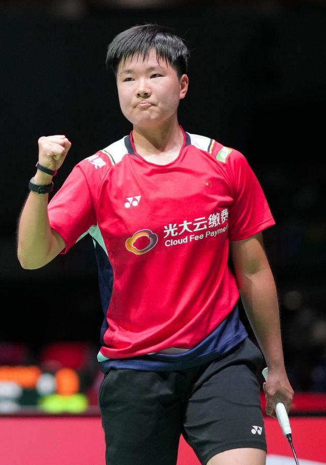 何冰娇两连胜戴资颖,总决赛2-0横扫获开门红,凡尘赢下女双德比