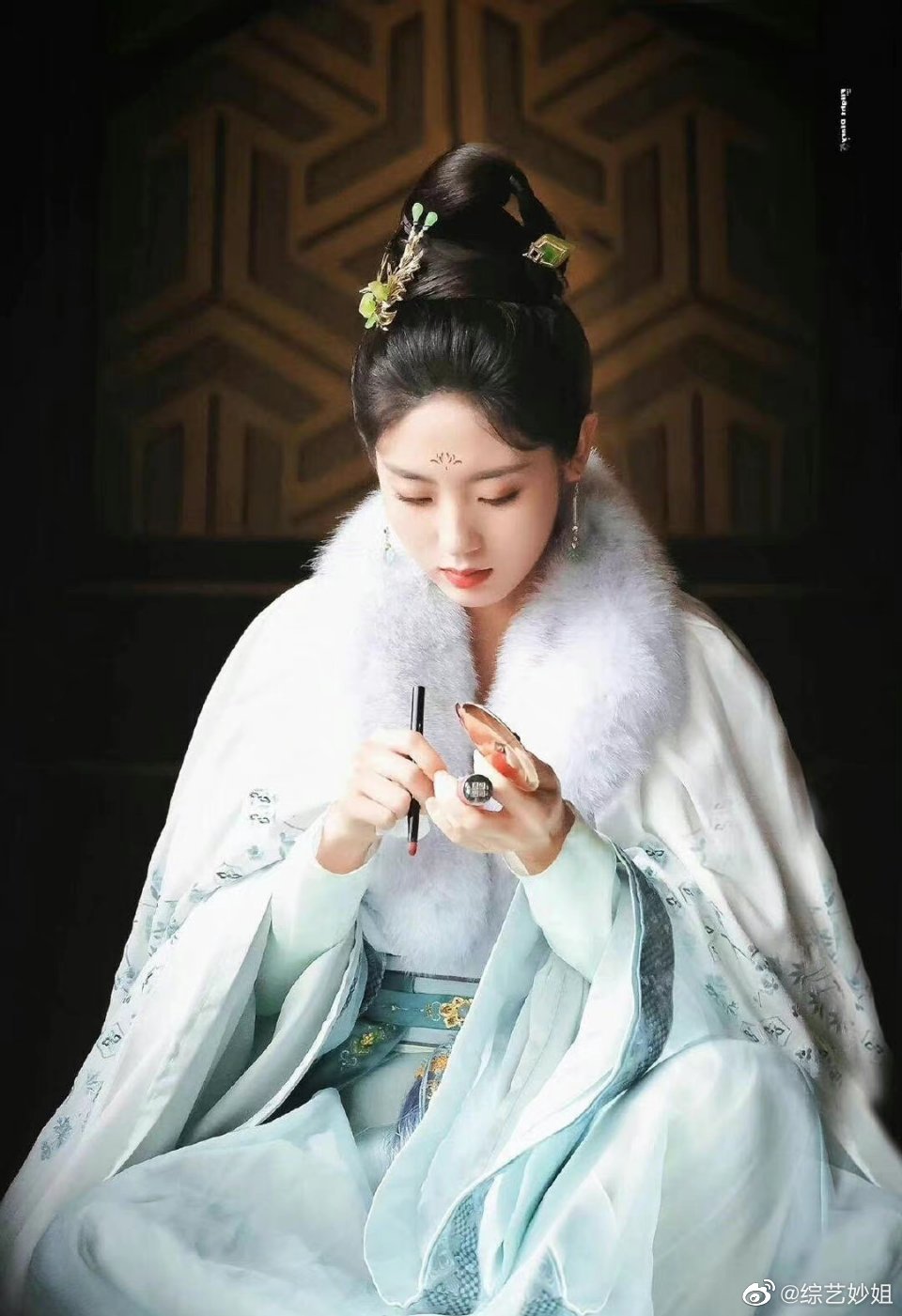 邢菲覆流年饭拍路透古装造型好漂亮