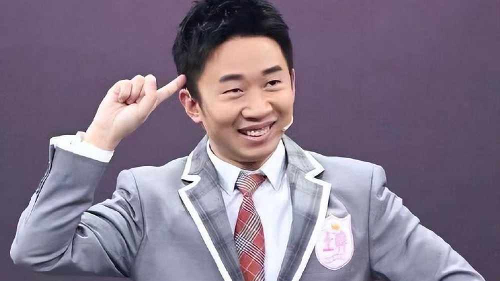 从"搞怪丑男",到"综艺顶流",36岁的杨迪凭什么?