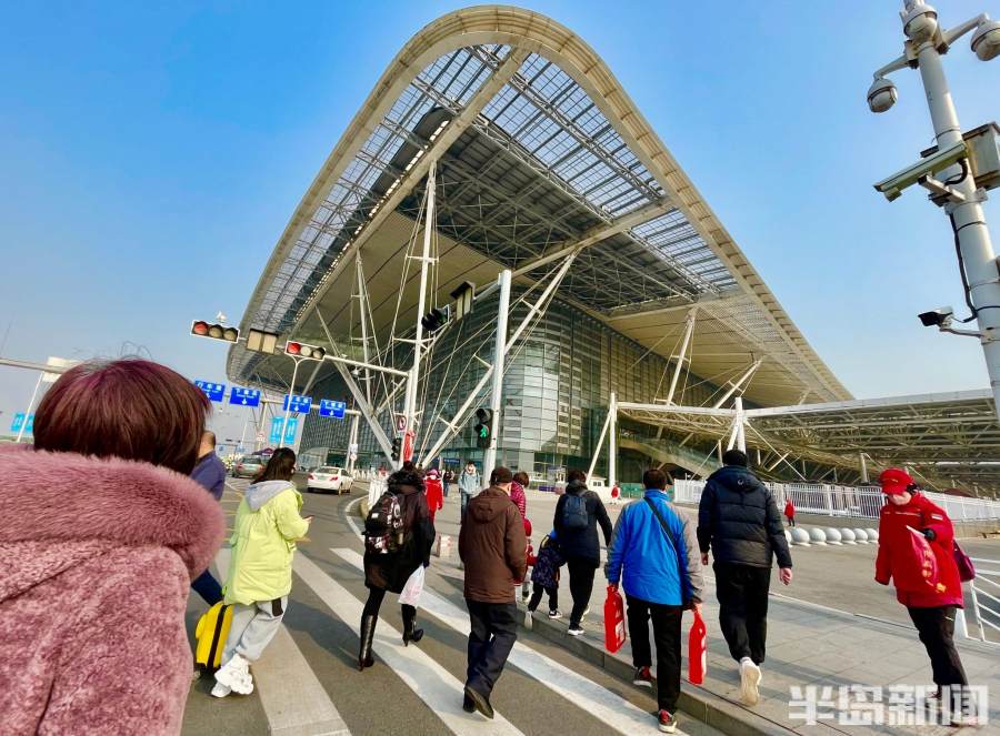2022年春运首日青岛火车北站客流平稳