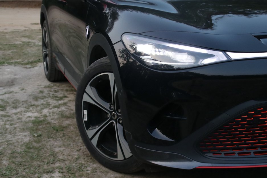 试驾smart精灵3巴博斯性能版纯电小钢炮性能出众