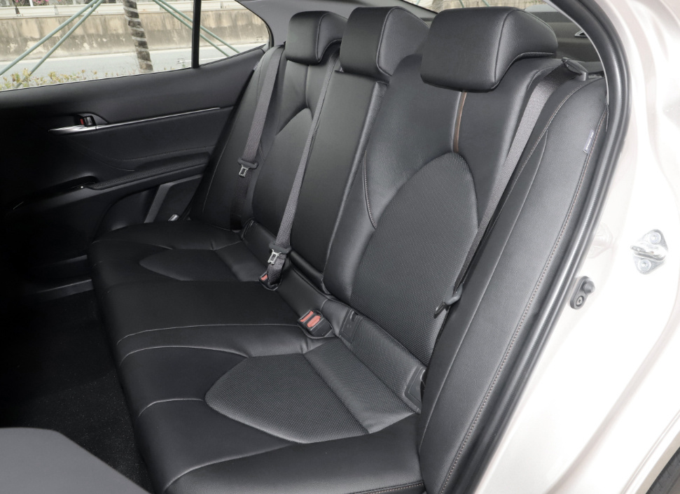 日系B级轿车争夺赛：2023款丰田凯美瑞对比本田雅阁