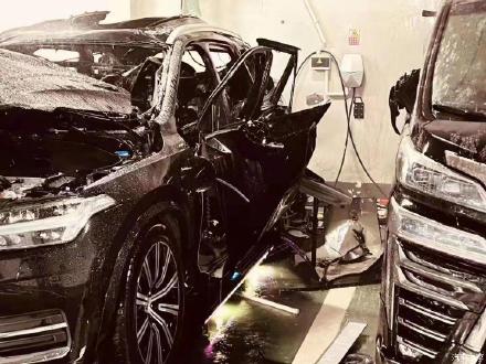 沃尔沃回应南京一混动版汽车充电时爆炸：正配合消防部门调查原因休闲区蓝鸢梦想 - Www.slyday.coM