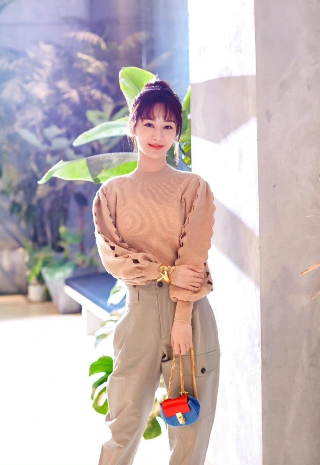 杨紫的反差萌让人大开眼界，甜糯软萌又减龄，别再说她是女汉子了休闲区蓝鸢梦想 - Www.slyday.coM