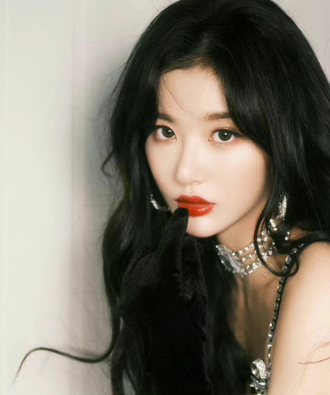 孔雪儿最新的辣妹风造型写真别把我美亖!__财经头条