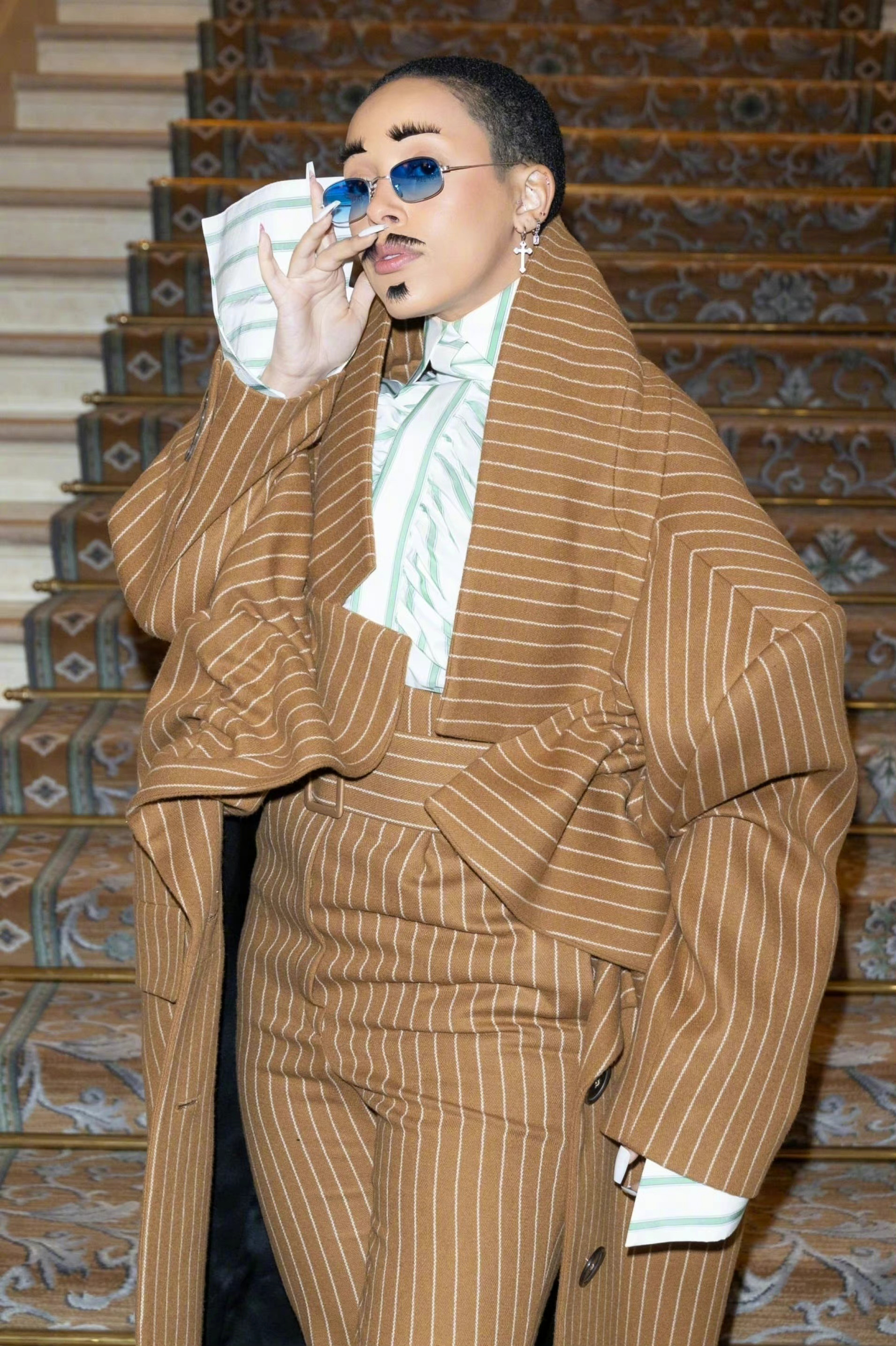 出席Viktor & Rolf 2023春夏高定系列发布秀的豆荚猫Doja Cat……