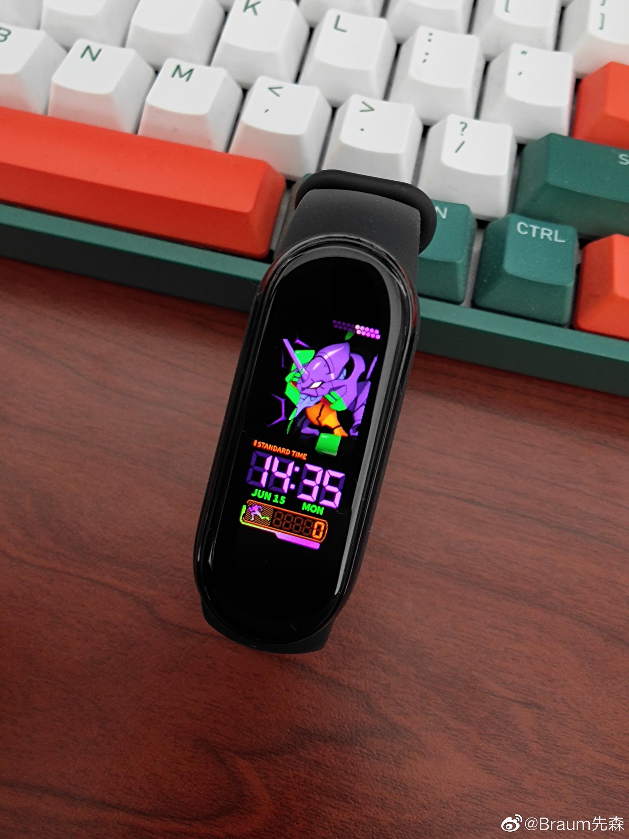 小米手环5更新了很多ip表盘包括柯南eva初音未来等