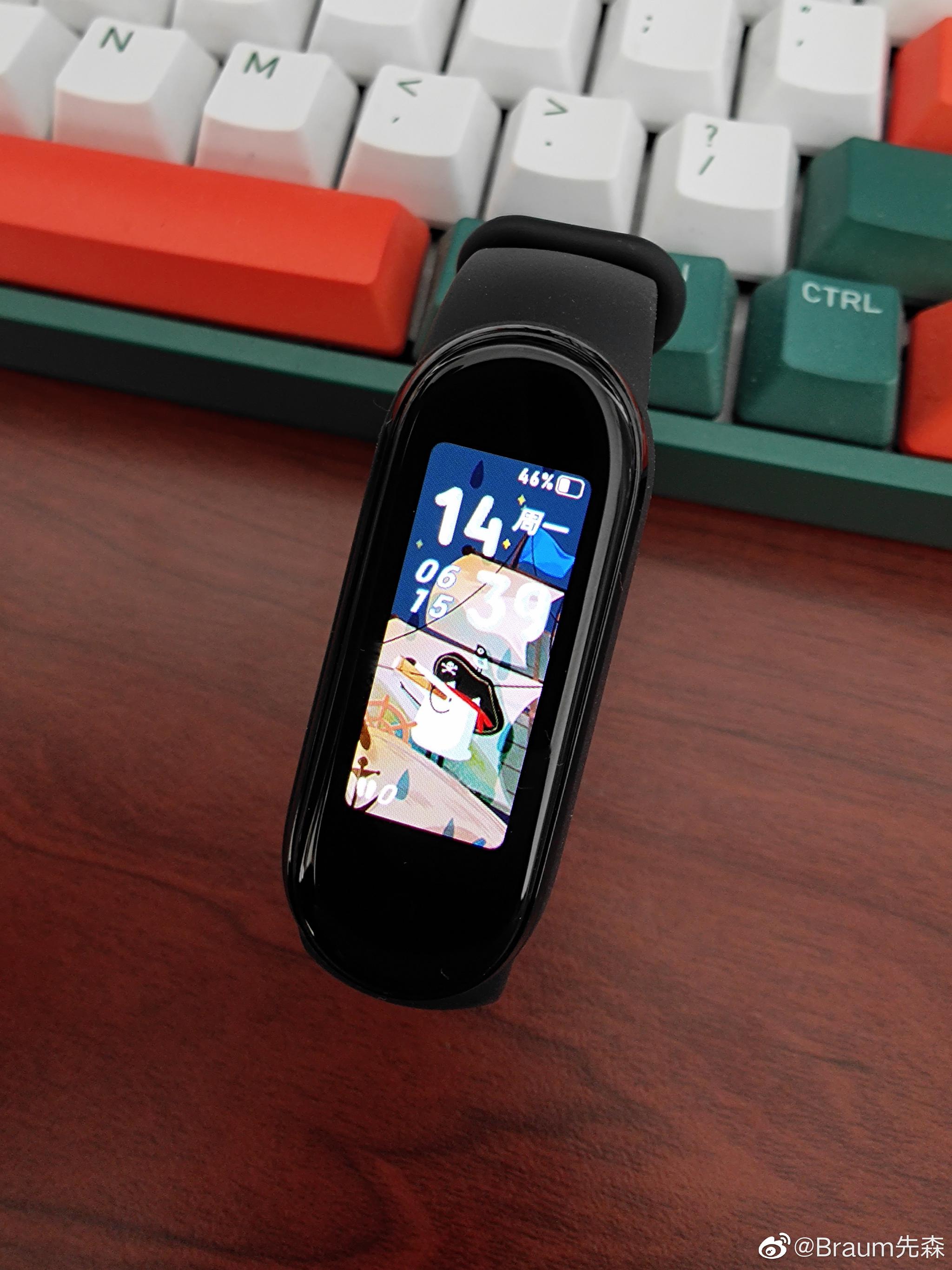 小米手环5更新了很多ip表盘,包括柯南,eva,初音未来等