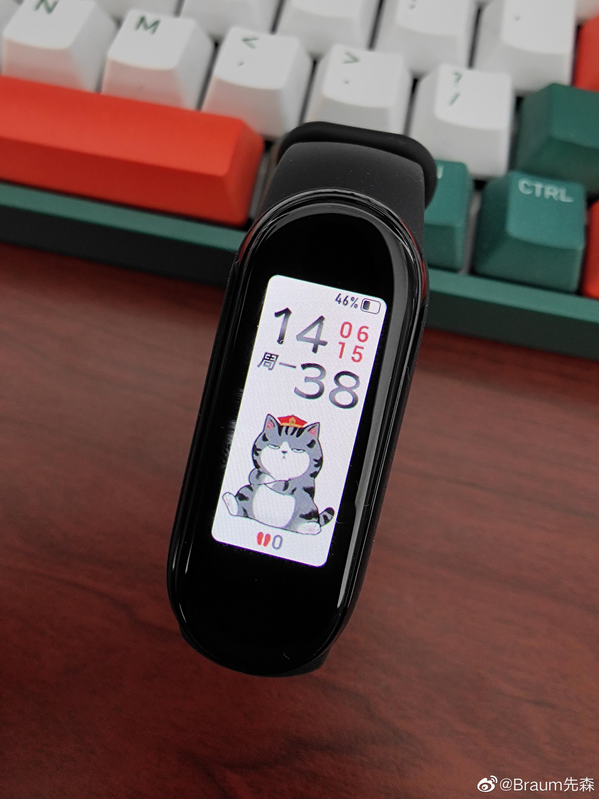 小米手环5更新了很多ip表盘,包括柯南,eva,初音未来等__财经头条