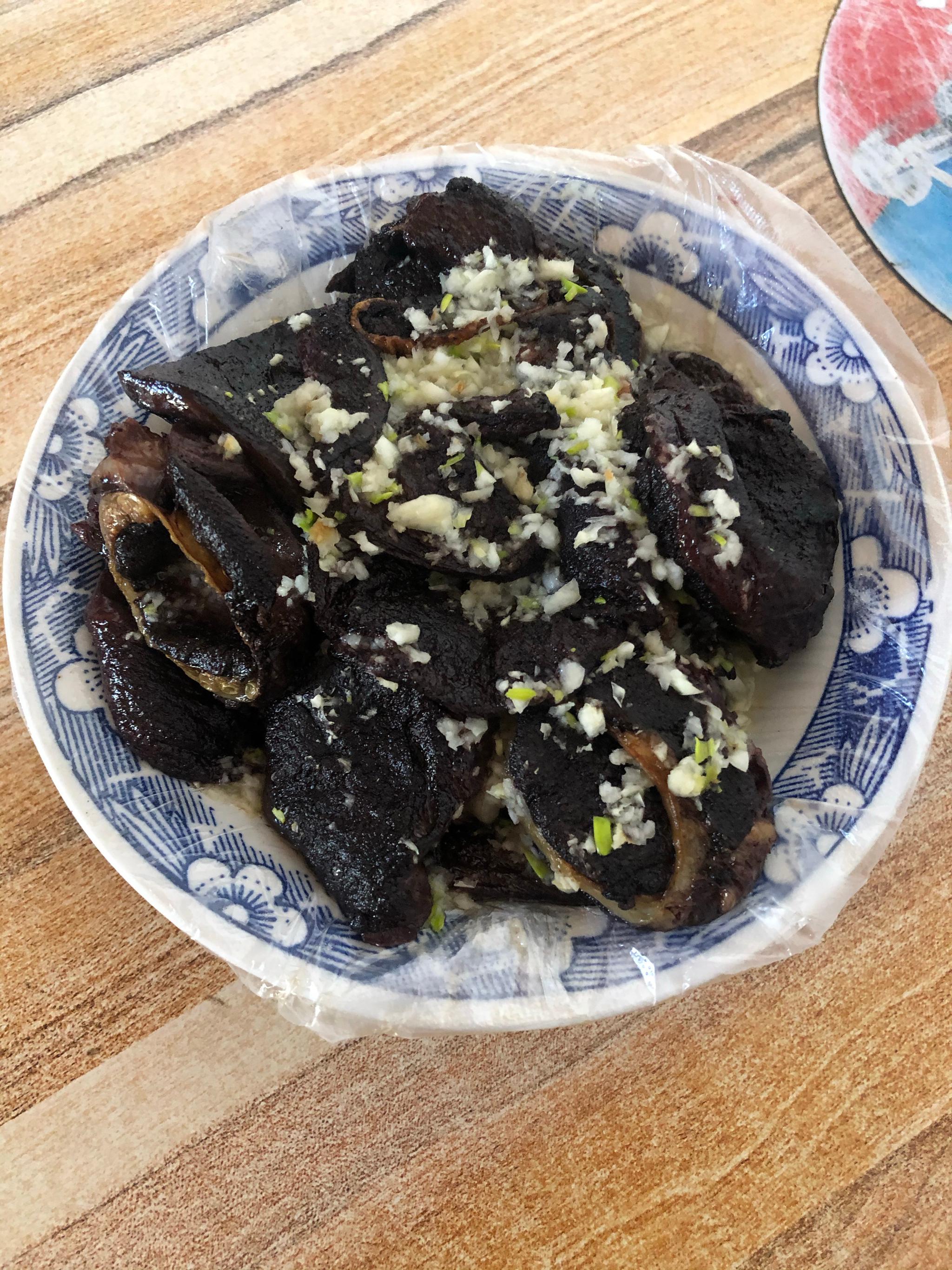 终于到了目的地 看到了煎血肠,水灌肠,麻辣灌肠