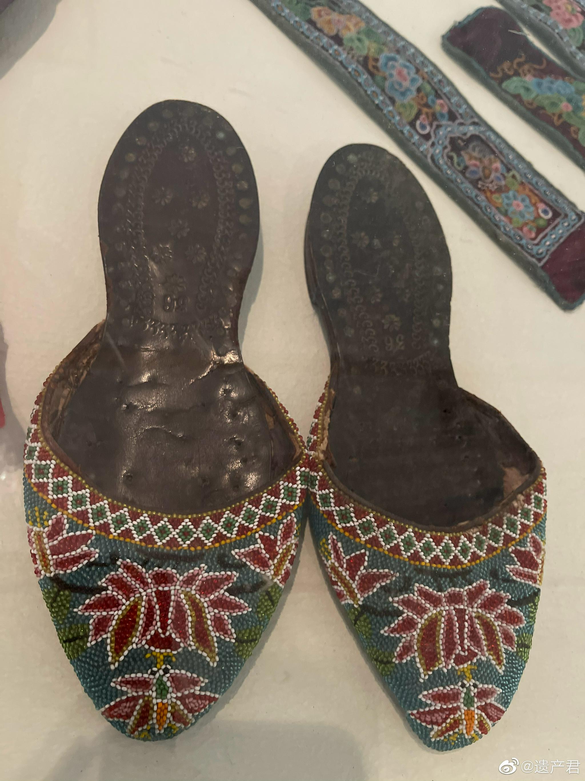 民国时期的珠绣拖鞋,非常潮了,鞋面像是镶的玻璃_高清图集_新浪网