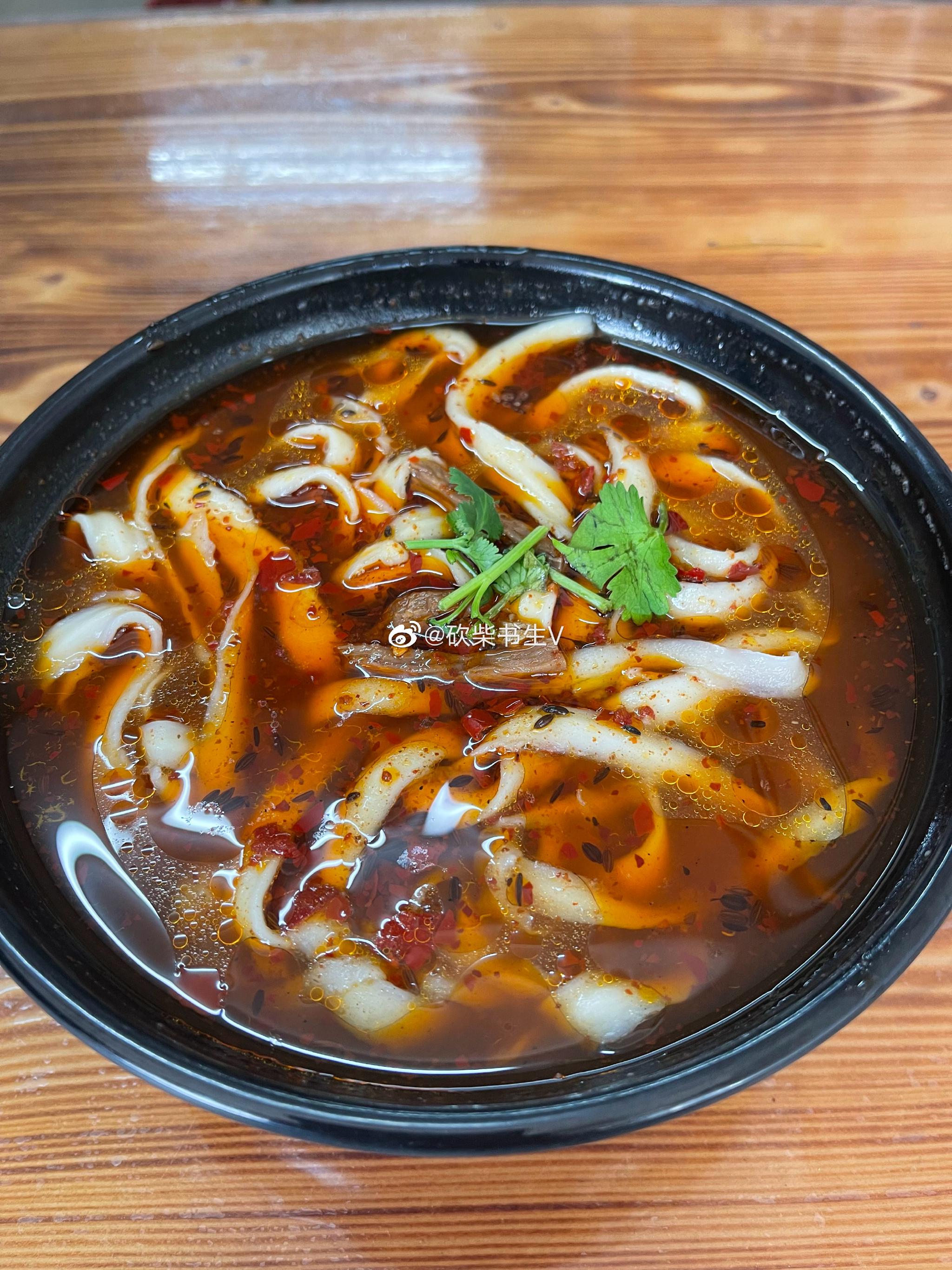 印象中东北菜不怎么放辣椒,为什么黑龙江鸡西刀削面是辣的?