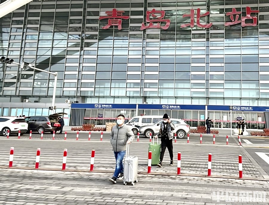 2022年春运首日青岛火车北站客流平稳