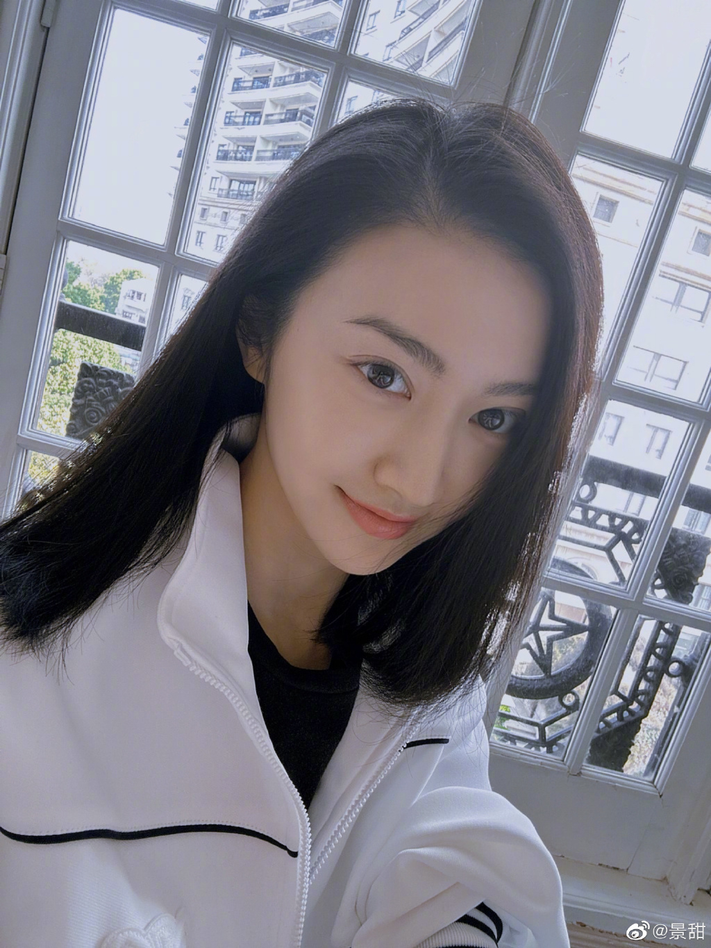 景甜的素颜照好好看呀这个皮肤状态我真的羡慕了